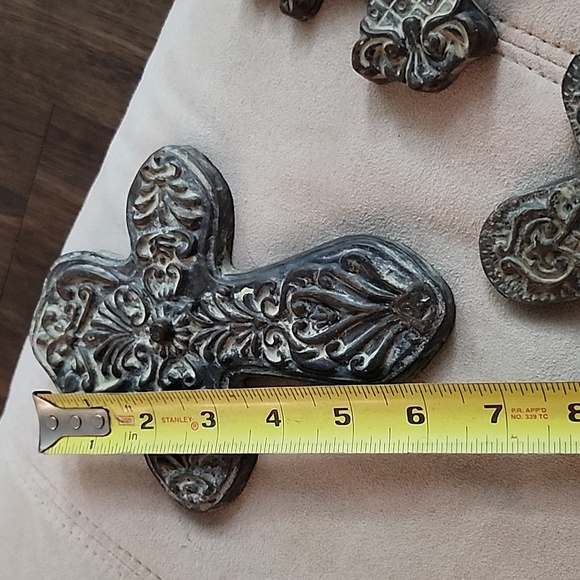 Vintage 4 piece cross decor hanging set made in China ornate cast iron - Picture 4 of 9